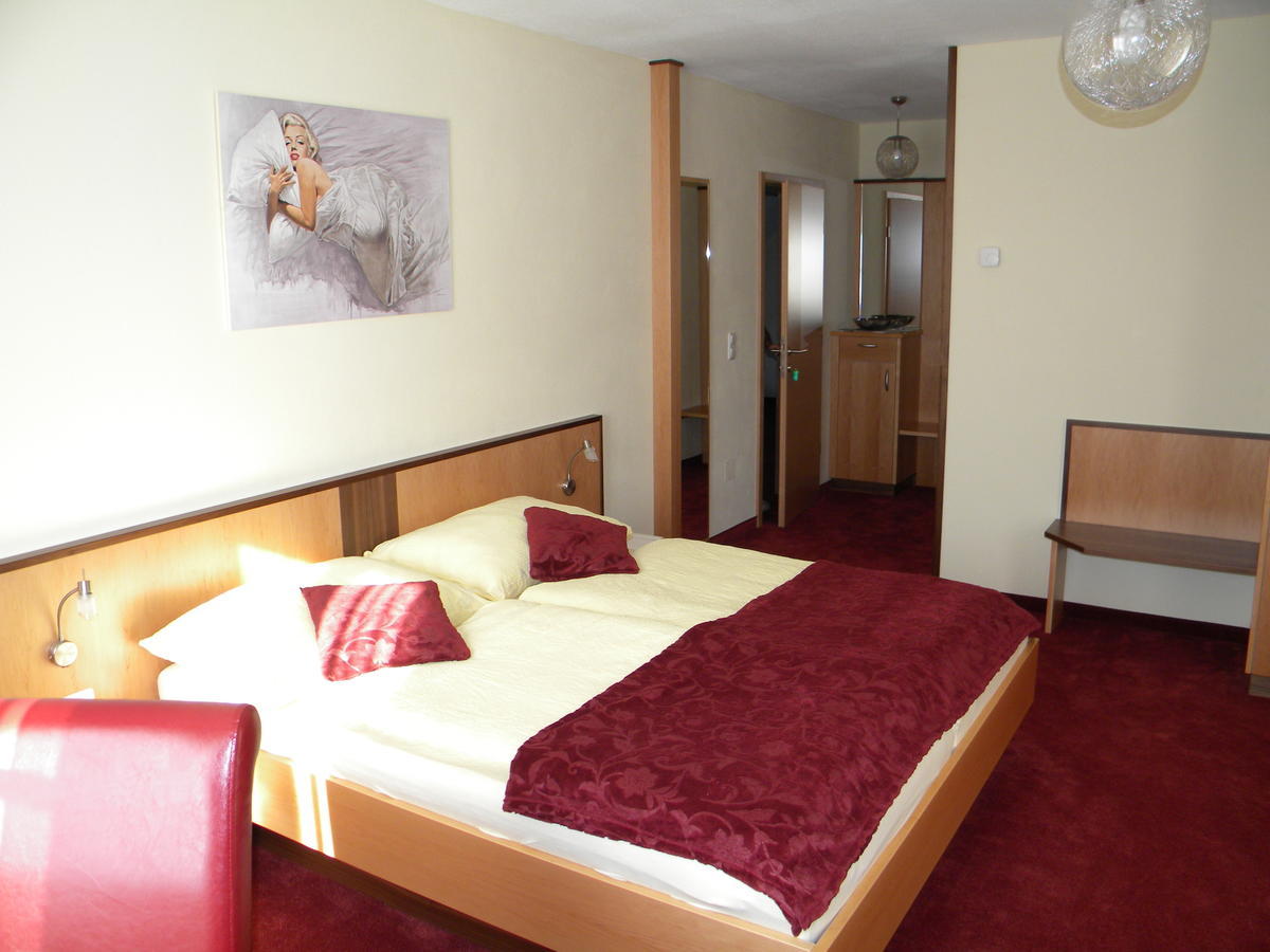 Fruehstueckspension Krump Bad Waltersdorf Room photo
